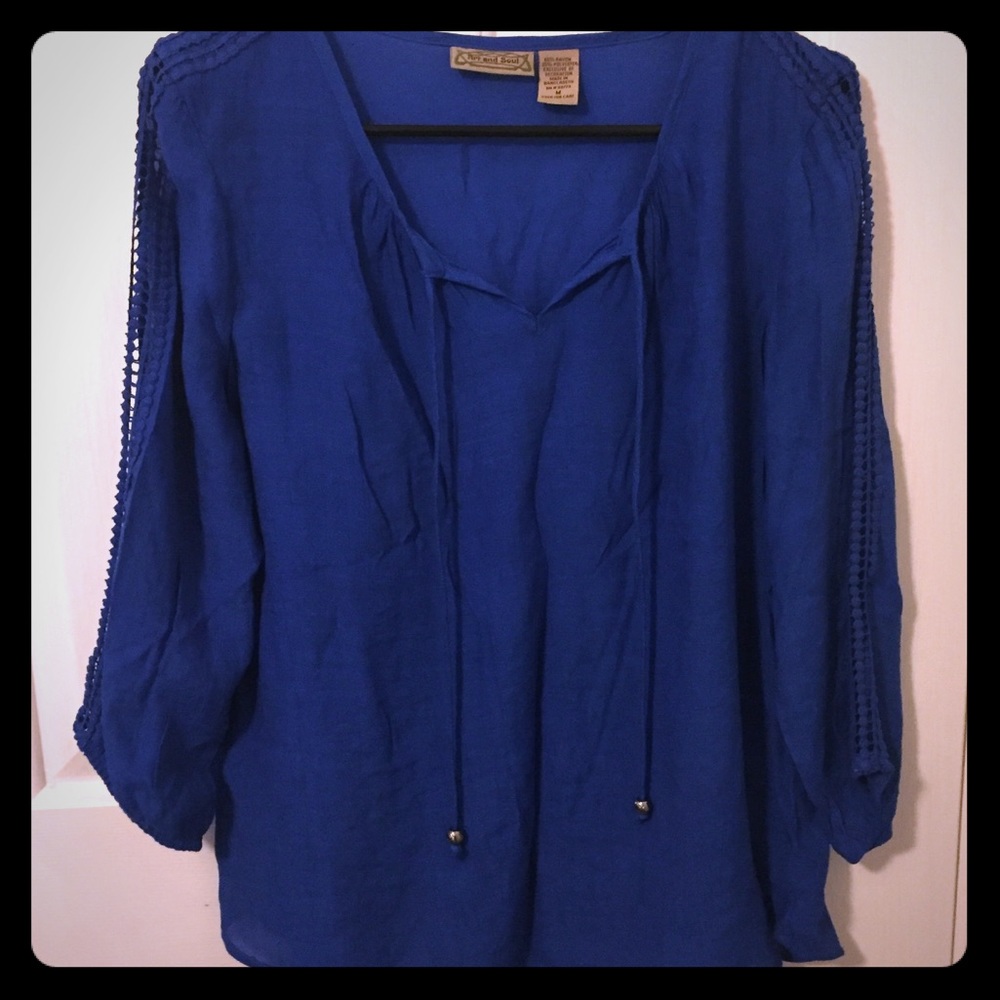 3/4 sleeve bright blue top
